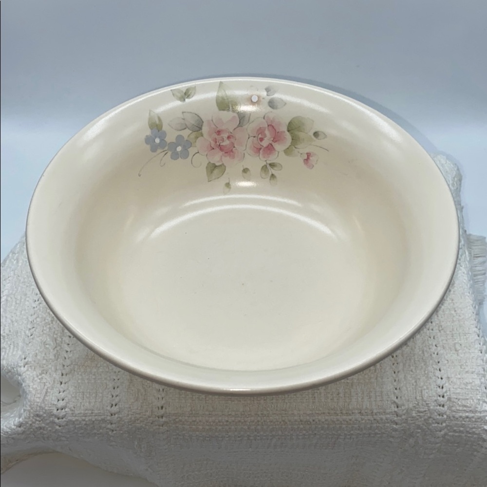 Pfaltzgraff Tea Rose 8.5” Round Vegetable Bowl